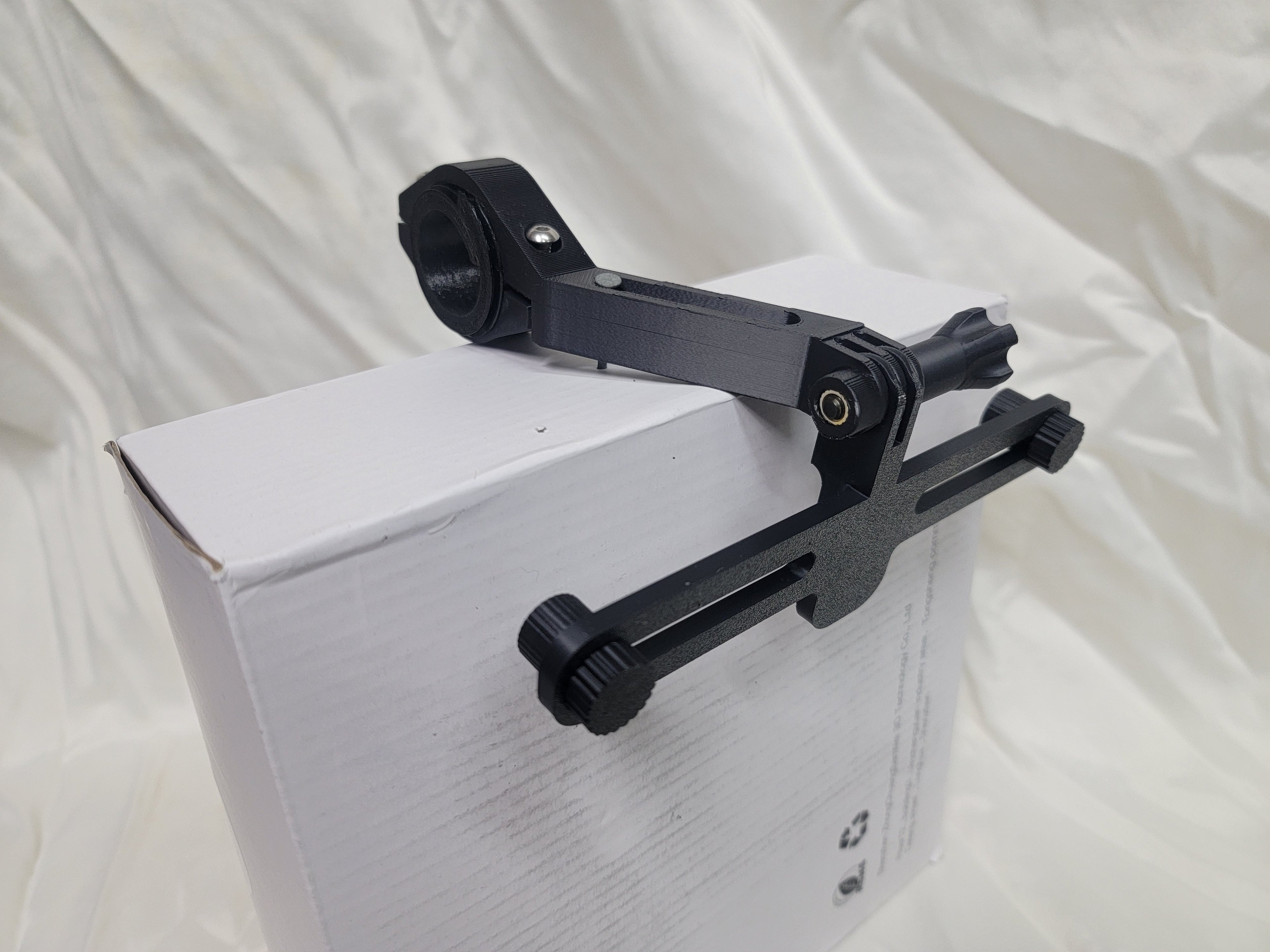 Number plate holder for standard round bars